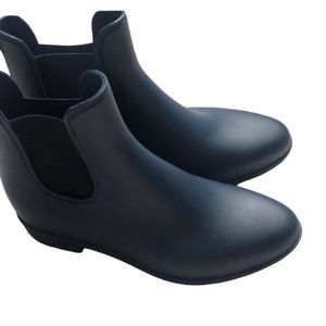 MATTE OPAQUE CHELSEA RAIN BOOTS size 8